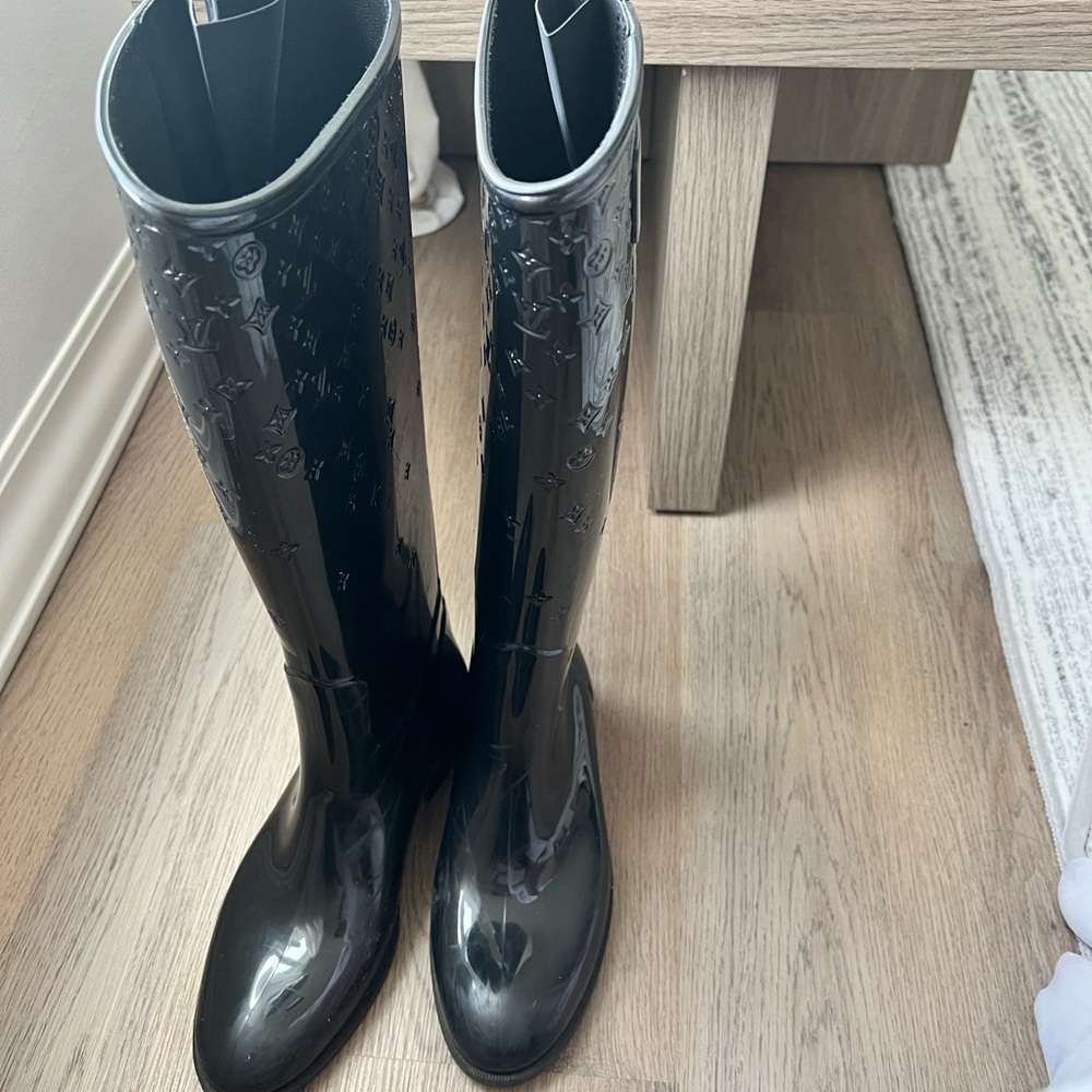 Louis Vuitton rain boots/ Stylish Black Women's Boots